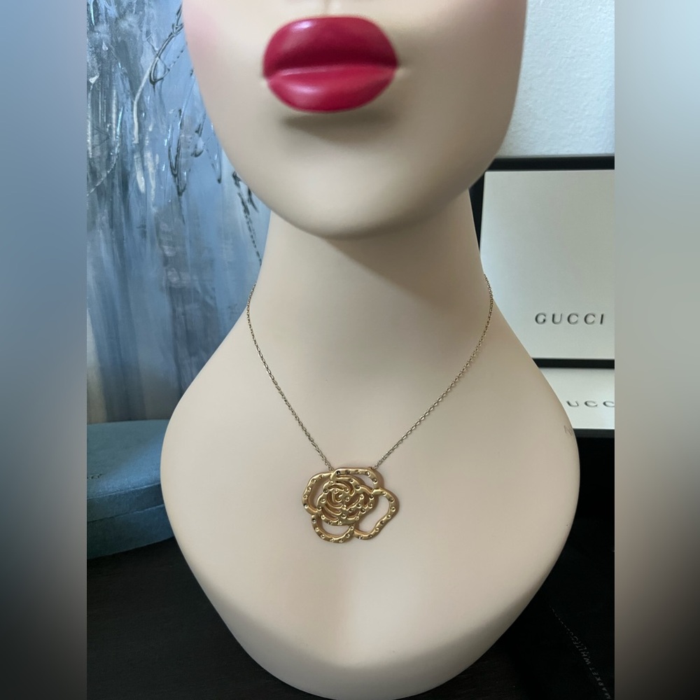 Embellished Gold Flower Pendant Necklace